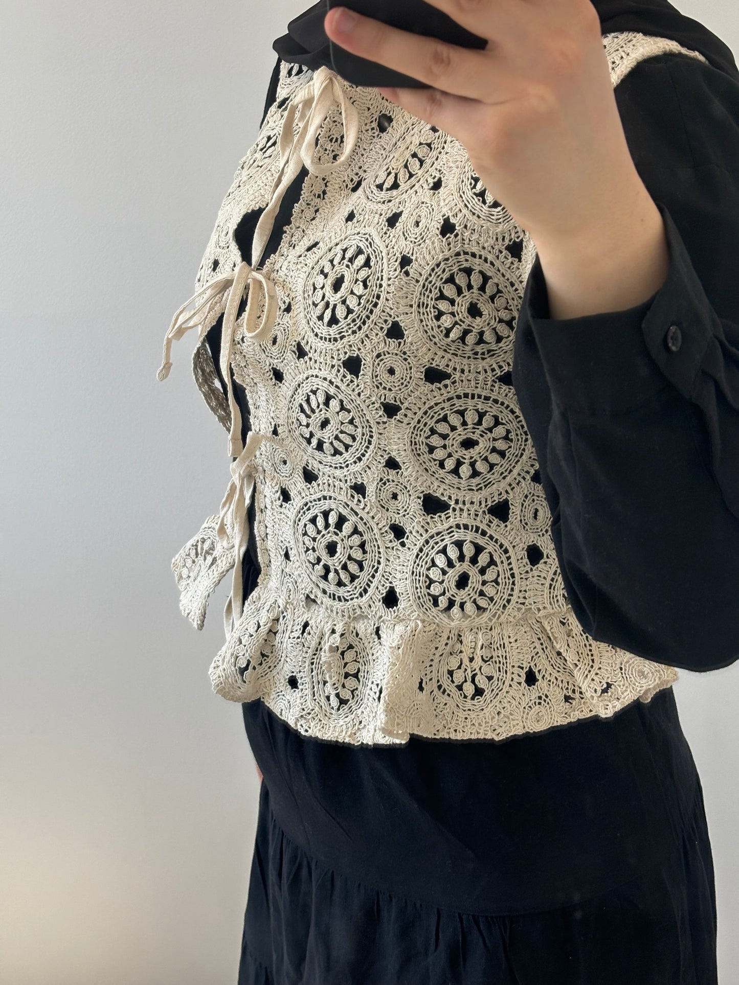 Gilet en dentelle crochetée